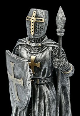 Фигурка рыцаря-тамплиера со щитом и копьем