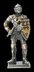 Фигурка оловянного рыцаря со щитом и топором