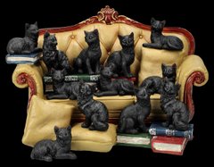 Колекційна композиція 48 котів на дивані